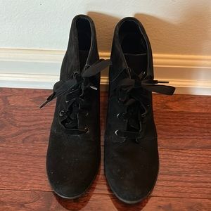 Gently used BOC suede ankle boots . Very comfy